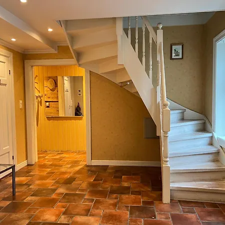 Nedre Blekeveien 4 *